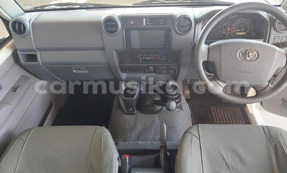 Acheter Occasion Voiture Toyota Land Cruiser Blanc à Beitbridge, Matabeleland South Acheter Occasion Voiture Toyota Land Cruiser Blanc à Beitbridge, Matabeleland South