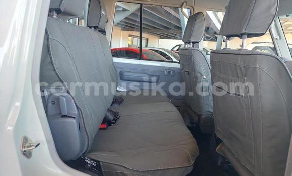Acheter Occasion Voiture Toyota Land Cruiser Blanc à Beitbridge, Matabeleland South Acheter Occasion Voiture Toyota Land Cruiser Blanc à Beitbridge, Matabeleland South