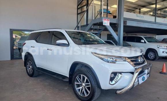 Acheter Occasion Voiture Toyota Hilux Blanc à Beitbridge, Matabeleland South