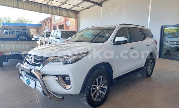 Acheter Occasion Voiture Toyota Hilux Blanc à Beitbridge, Matabeleland South Acheter Occasion Voiture Toyota Hilux Blanc à Beitbridge, Matabeleland South