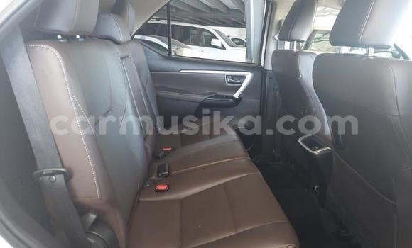 Acheter Occasion Voiture Toyota Hilux Blanc à Beitbridge, Matabeleland South Acheter Occasion Voiture Toyota Hilux Blanc à Beitbridge, Matabeleland South