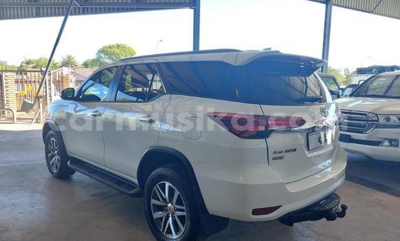 Acheter Occasion Voiture Toyota Hilux Blanc à Beitbridge, Matabeleland South Acheter Occasion Voiture Toyota Hilux Blanc à Beitbridge, Matabeleland South