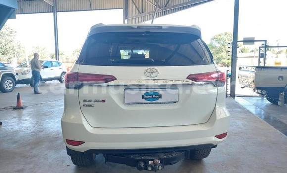 Acheter Occasion Voiture Toyota Hilux Blanc à Beitbridge, Matabeleland South Acheter Occasion Voiture Toyota Hilux Blanc à Beitbridge, Matabeleland South