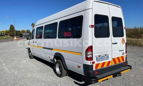 Tenga Tsaru Mercedes‒Benz Vito Chena Mota in Beitbridge in Matabeleland South