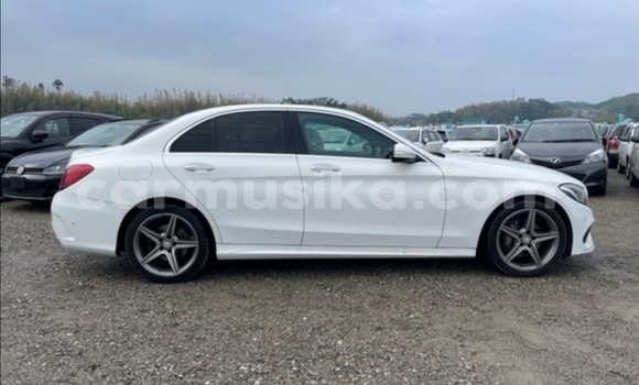 Acheter Occasion Voiture Mercedes‒Benz C–Class Blanc à Beitbridge, Matabeleland South Acheter Occasion Voiture Mercedes‒Benz C–Class Blanc à Beitbridge, Matabeleland South