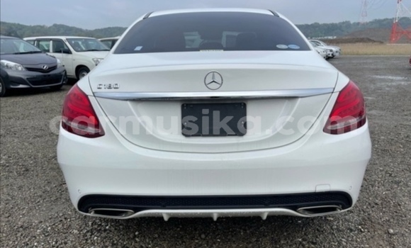 Acheter Occasion Voiture Mercedes‒Benz C–Class Blanc à Beitbridge, Matabeleland South Acheter Occasion Voiture Mercedes‒Benz C–Class Blanc à Beitbridge, Matabeleland South
