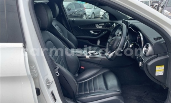 Acheter Occasion Voiture Mercedes‒Benz C–Class Blanc à Beitbridge, Matabeleland South Acheter Occasion Voiture Mercedes‒Benz C–Class Blanc à Beitbridge, Matabeleland South