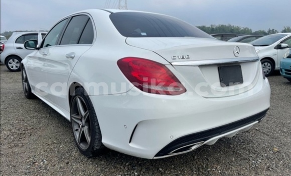 Acheter Occasion Voiture Mercedes‒Benz C–Class Blanc à Beitbridge, Matabeleland South Acheter Occasion Voiture Mercedes‒Benz C–Class Blanc à Beitbridge, Matabeleland South