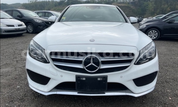 Acheter Occasion Voiture Mercedes‒Benz C–Class Blanc à Beitbridge, Matabeleland South Acheter Occasion Voiture Mercedes‒Benz C–Class Blanc à Beitbridge, Matabeleland South