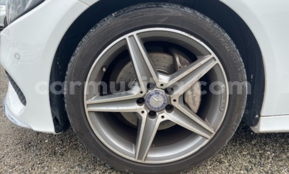 Acheter Occasion Voiture Mercedes‒Benz C–Class Blanc à Beitbridge, Matabeleland South Acheter Occasion Voiture Mercedes‒Benz C–Class Blanc à Beitbridge, Matabeleland South