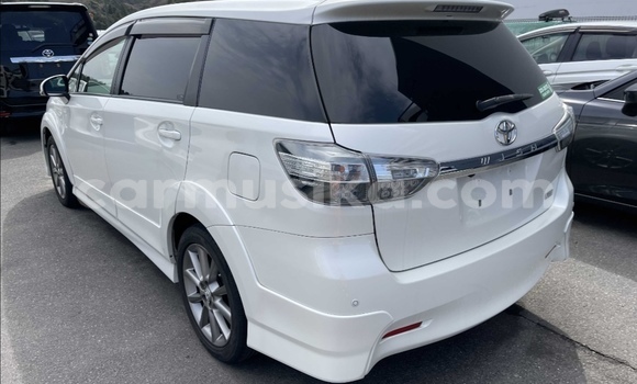 Buy Used Toyota Wish White Car in Beitbridge in Matabeleland South Buy Used Toyota Wish White Car in Beitbridge in Matabeleland South