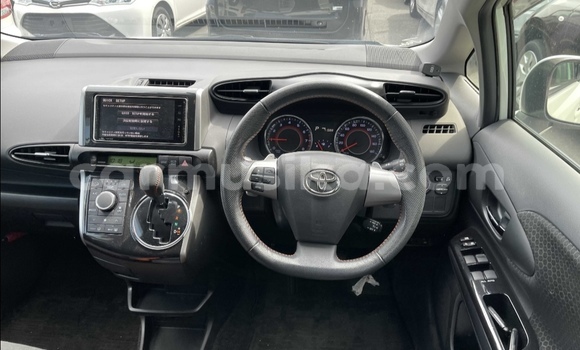 Buy Used Toyota Wish White Car in Beitbridge in Matabeleland South Buy Used Toyota Wish White Car in Beitbridge in Matabeleland South
