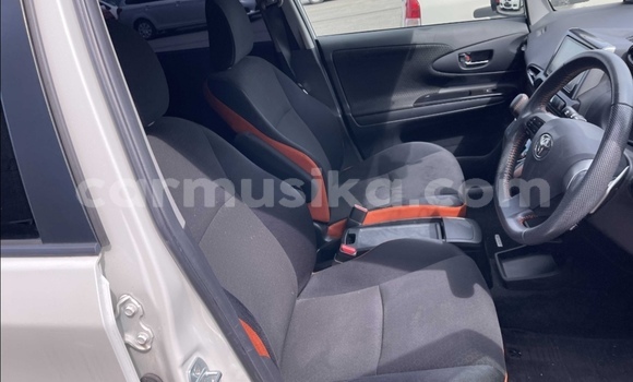 Buy Used Toyota Wish White Car in Beitbridge in Matabeleland South Buy Used Toyota Wish White Car in Beitbridge in Matabeleland South