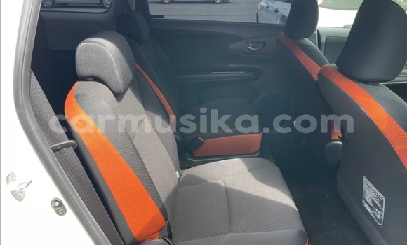 Buy Used Toyota Wish White Car in Beitbridge in Matabeleland South Buy Used Toyota Wish White Car in Beitbridge in Matabeleland South