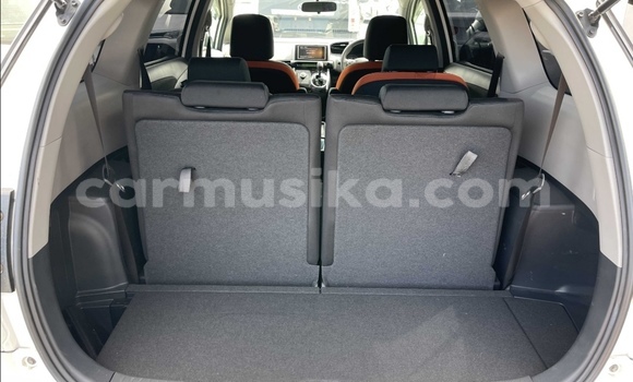 Buy Used Toyota Wish White Car in Beitbridge in Matabeleland South Buy Used Toyota Wish White Car in Beitbridge in Matabeleland South