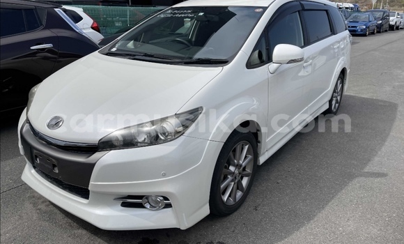 Buy Used Toyota Wish White Car in Beitbridge in Matabeleland South Buy Used Toyota Wish White Car in Beitbridge in Matabeleland South