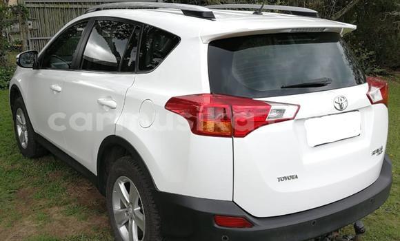 Acheter Occasion Voiture Toyota RAV4 Blanc à Beitbridge, Matabeleland South Acheter Occasion Voiture Toyota RAV4 Blanc à Beitbridge, Matabeleland South