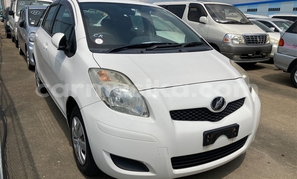 Buy Used Toyota Vitz White Car in Beitbridge in Matabeleland South