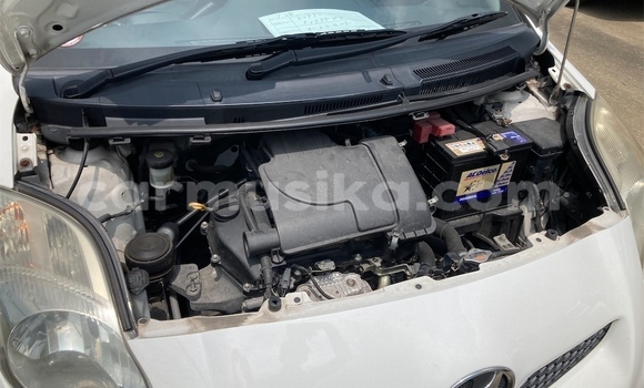 Nunua Ilio tumika Toyota Vitz Nyeupe Gari ndani ya Beitbridge nchini Matabeleland Kusini Nunua Ilio tumika Toyota Vitz Nyeupe Gari ndani ya Beitbridge nchini Matabeleland Kusini