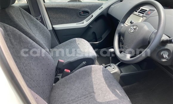 Nunua Ilio tumika Toyota Vitz Nyeupe Gari ndani ya Beitbridge nchini Matabeleland Kusini Nunua Ilio tumika Toyota Vitz Nyeupe Gari ndani ya Beitbridge nchini Matabeleland Kusini