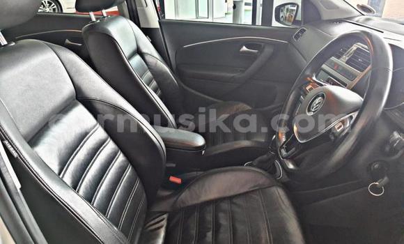 Nunua Ilio tumika Volkswagen Polo Nyeupe Gari ndani ya Beitbridge nchini Matabeleland Kusini Nunua Ilio tumika Volkswagen Polo Nyeupe Gari ndani ya Beitbridge nchini Matabeleland Kusini