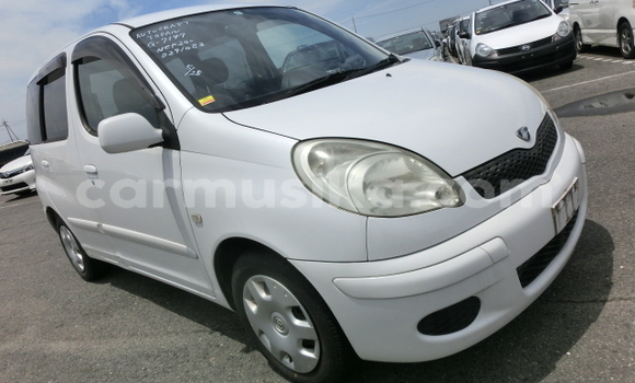 Buy Used Toyota FunCargo White Car in Beitbridge in Matabeleland South