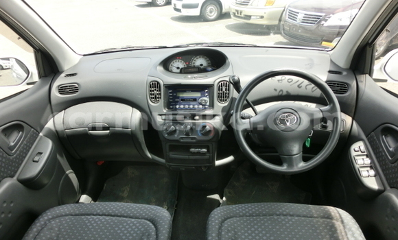 Acheter Occasion Voiture Toyota FunCargo Blanc à Beitbridge, Matabeleland South Acheter Occasion Voiture Toyota FunCargo Blanc à Beitbridge, Matabeleland South