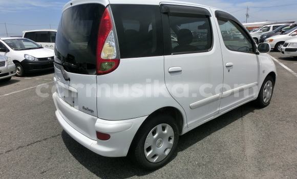 Acheter Occasion Voiture Toyota FunCargo Blanc à Beitbridge, Matabeleland South Acheter Occasion Voiture Toyota FunCargo Blanc à Beitbridge, Matabeleland South