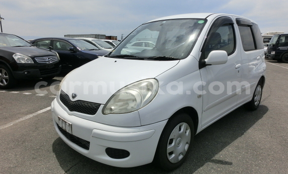 Acheter Occasion Voiture Toyota FunCargo Blanc à Beitbridge, Matabeleland South Acheter Occasion Voiture Toyota FunCargo Blanc à Beitbridge, Matabeleland South