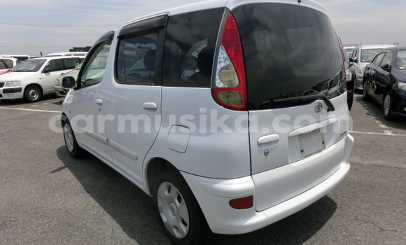 Acheter Occasion Voiture Toyota FunCargo Blanc à Beitbridge, Matabeleland South Acheter Occasion Voiture Toyota FunCargo Blanc à Beitbridge, Matabeleland South