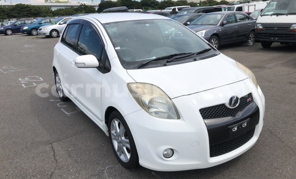 Tenga Tsaru Toyota Vitz Chena Mota in Beitbridge in Matabeleland South