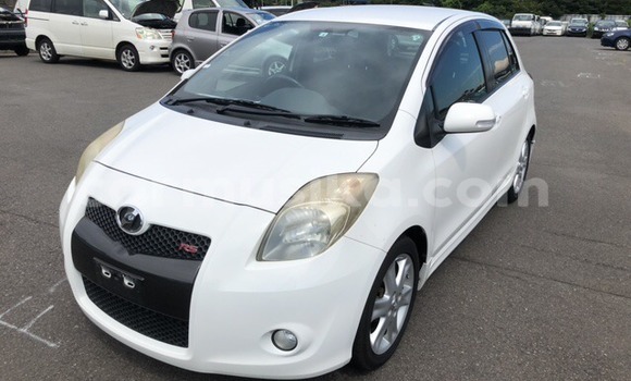 Nunua Ilio tumika Toyota Vitz Nyeupe Gari ndani ya Beitbridge nchini Matabeleland Kusini Nunua Ilio tumika Toyota Vitz Nyeupe Gari ndani ya Beitbridge nchini Matabeleland Kusini