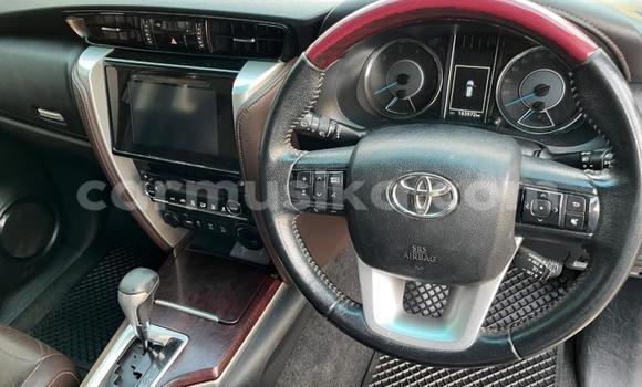 Nunua Ilio tumika Toyota Fortuner Nyeusi Gari ndani ya Beitbridge nchini Matabeleland Kusini Nunua Ilio tumika Toyota Fortuner Nyeusi Gari ndani ya Beitbridge nchini Matabeleland Kusini