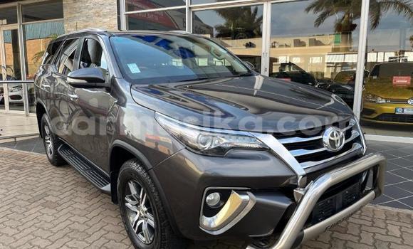 Nunua Ilio tumika Toyota Fortuner Nyeusi Gari ndani ya Beitbridge nchini Matabeleland Kusini Nunua Ilio tumika Toyota Fortuner Nyeusi Gari ndani ya Beitbridge nchini Matabeleland Kusini