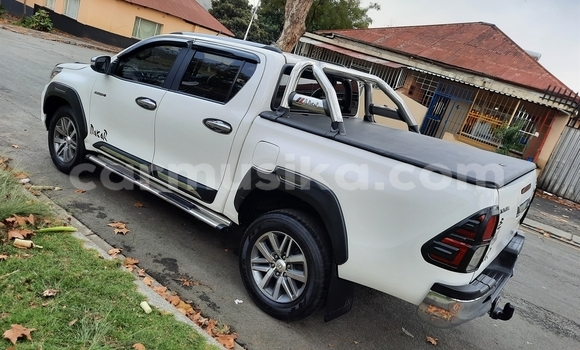 Nunua Ilio tumika Toyota Hilux Nyeupe Gari ndani ya Beitbridge nchini Matabeleland Kusini