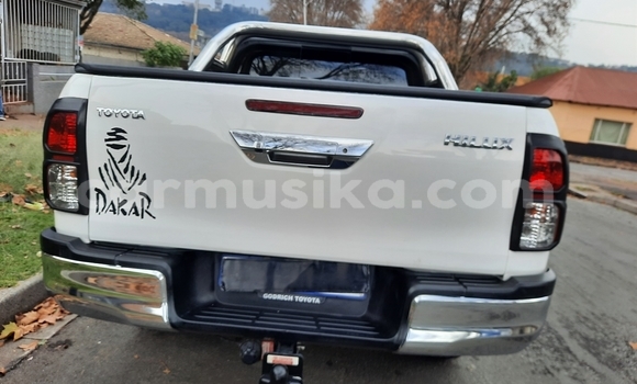 Tenga Tsaru Toyota Hilux Chena Mota in Beitbridge in Matabeleland South Tenga Tsaru Toyota Hilux Chena Mota in Beitbridge in Matabeleland South