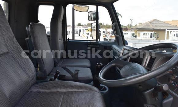 Acheter Occasion Utilitaire Nissan UD Blanc à Beitbridge, Matabeleland South Acheter Occasion Utilitaire Nissan UD Blanc à Beitbridge, Matabeleland South