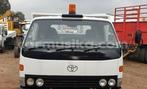 Buy Used Toyota Dyna White Truck in Beitbridge in Matabeleland South Buy Used Toyota Dyna White Truck in Beitbridge in Matabeleland South