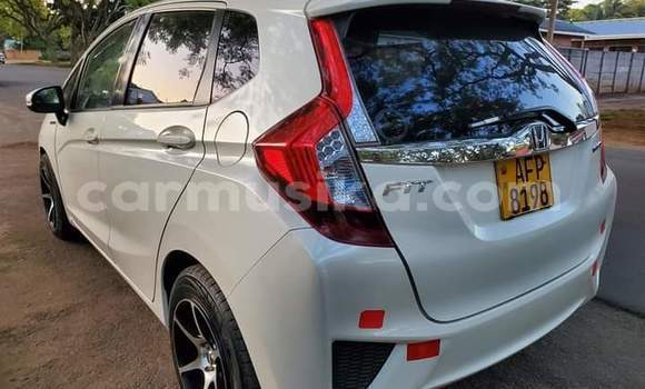 Acheter Occasion Voiture Honda Fit Blanc à Borrowdale, Harare Acheter Occasion Voiture Honda Fit Blanc à Borrowdale, Harare
