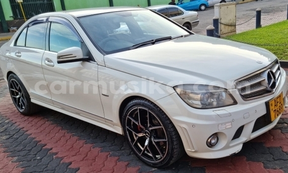 Tenga Tsaru Mercedes-Benz C-Classe Chena Mota in Borrowdale in Harare