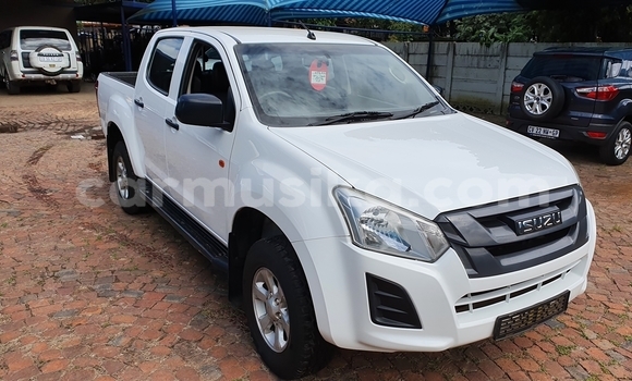 Tenga Tsaru Isuzu KB Chena Mota in Beitbridge in Matabeleland South
