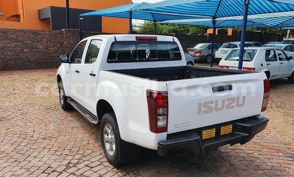 Tenga Tsaru Isuzu KB Chena Mota in Beitbridge in Matabeleland South Tenga Tsaru Isuzu KB Chena Mota in Beitbridge in Matabeleland South