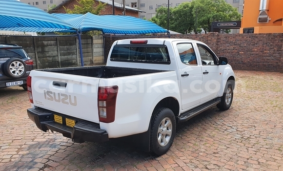 Tenga Tsaru Isuzu KB Chena Mota in Beitbridge in Matabeleland South Tenga Tsaru Isuzu KB Chena Mota in Beitbridge in Matabeleland South