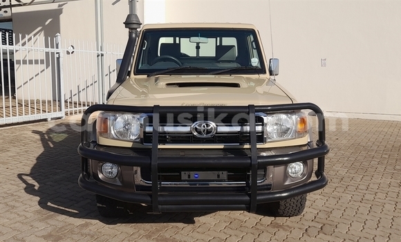Tenga Tsaru Toyota Land Cruiser Beige Mota in Beitbridge in Matabeleland South Tenga Tsaru Toyota Land Cruiser Beige Mota in Beitbridge in Matabeleland South