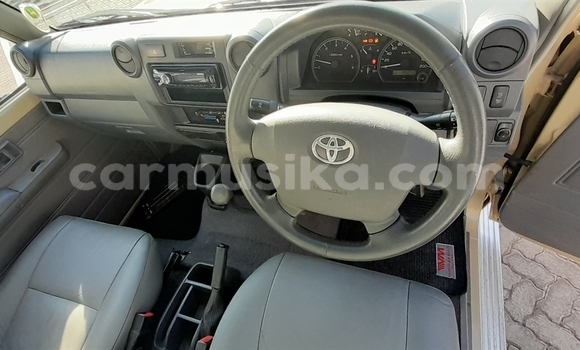 Tenga Tsaru Toyota Land Cruiser Beige Mota in Beitbridge in Matabeleland South Tenga Tsaru Toyota Land Cruiser Beige Mota in Beitbridge in Matabeleland South
