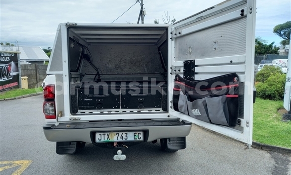 Buy Used Toyota Hilux White Car in Beitbridge in Matabeleland South Buy Used Toyota Hilux White Car in Beitbridge in Matabeleland South