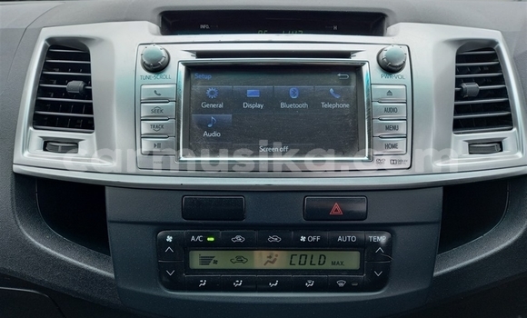 Buy Used Toyota Hilux White Car in Beitbridge in Matabeleland South Buy Used Toyota Hilux White Car in Beitbridge in Matabeleland South