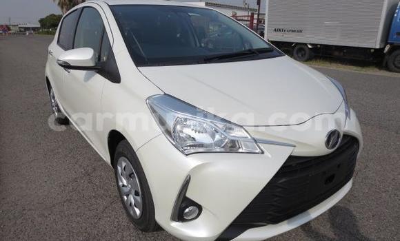 Acheter Occasion Voiture Toyota Vitz Blanc à Borrowdale, Harare