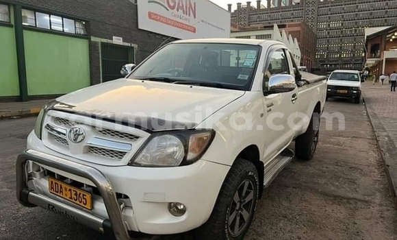 Acheter Occasion Voiture Toyota Hilux Blanc à Borrowdale, Harare Acheter Occasion Voiture Toyota Hilux Blanc à Borrowdale, Harare