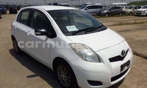 Buy Import Toyota Vitz White Car in Beitbridge in Matabeleland South Buy Import Toyota Vitz White Car in Beitbridge in Matabeleland South